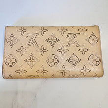 Load image into Gallery viewer, Louis Vuitton Mahina Amelia Wallet