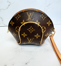 Load image into Gallery viewer, PRELOVED Louis Vuitton Monogram Mini Ellipse Wristlet Clutch