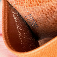 Load image into Gallery viewer, Louis Vuitton Monogram 6 Key Multicles Key Holder