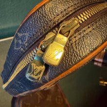 Load image into Gallery viewer, Louis Vuitton Monogram Pochette Gange