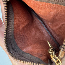 Load image into Gallery viewer, Louis Vuitton Monogram Key Pouch CA0917