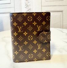 Load image into Gallery viewer, PRELOVED Louis Vuitton Monogram 150th Anniversary Card Holder / Mini Agenda Cover