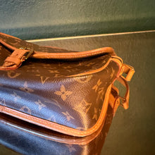Load image into Gallery viewer, Louis Vuitton Monogram Sologne