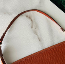 Load image into Gallery viewer, Louis Vuitton Epi Pochette Accessories Brown