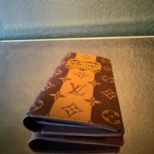 Load image into Gallery viewer, Louis Vuitton X NIGO Limited Edition Brazza Wallet