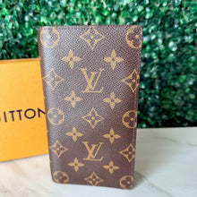 Load image into Gallery viewer, Louis Vuitton Monogram Brazza Wallet