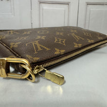 Load image into Gallery viewer, Louis Vuitton Pochette Accessories Crossbody