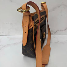 Load image into Gallery viewer, Louis Vuitton Monogram Hudson GM