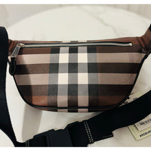 Load image into Gallery viewer, BRAND NEW Burberry Cason Bumbag