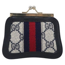 Load image into Gallery viewer, Gucci GG Supreme Vintage Kisslock Coin Purse