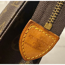 Load image into Gallery viewer, Louis Vuitton Toiletry Pouch 19 NO1904