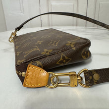 Load image into Gallery viewer, Louis Vuitton Pochette Accessories Crossbody
