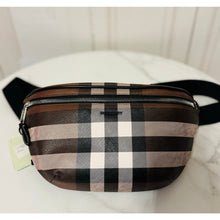 Load image into Gallery viewer, BRAND NEW Burberry Cason Bumbag
