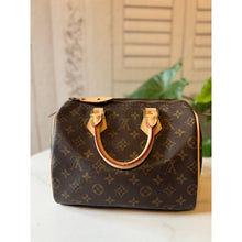 Load image into Gallery viewer, Louis Vuitton Monogram Speedy 25
