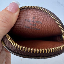 Load image into Gallery viewer, Louis Vuitton Monogram Round Coin Purse CT0044