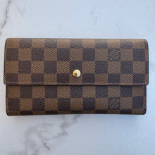 Load image into Gallery viewer, Louis Vuitton Damier Ebene International Wallet
