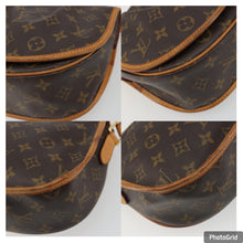 Load image into Gallery viewer, Louis Vuitton Monogram Menilmontant PM