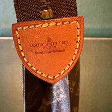 Load image into Gallery viewer, Louis Vuitton Toiletry Pouch 26