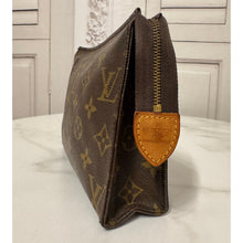 Load image into Gallery viewer, Louis Vuitton Toiletry Pouch 19 NO1904