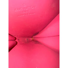 Load image into Gallery viewer, PRELOVED Louis Vuitton Vernis Framboise Coeur Heart Coin Purse
