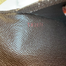 Load image into Gallery viewer, Louis Vuitton Damier Ebene International Wallet