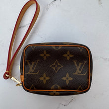 Load image into Gallery viewer, Louis Vuitton Monogram Wapity Pouch