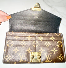 Load image into Gallery viewer, PRELOVED Louis Vuitton Exotic Python/ Monogram Pallas Wallet
