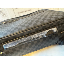 Load image into Gallery viewer, Louis Vuitton Damier Graphite Pilot Case

