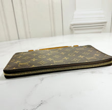 Load image into Gallery viewer, PRELOVED Louis Vuitton Travel Organizer
