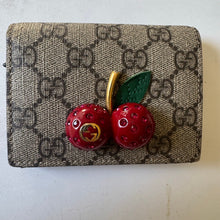 Load image into Gallery viewer, Gucci Sylvie Continental Wallet
