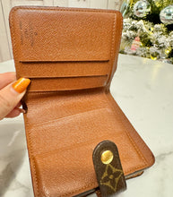 Load image into Gallery viewer, PRELOVED Louis Vuitton Compact Zippé Wallet
