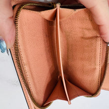 Load image into Gallery viewer, Louis Vuitton Damier Ebene Juliette Wallet Creme
