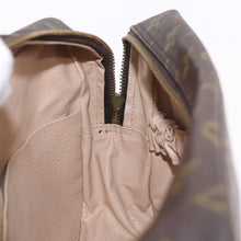 Load image into Gallery viewer, Louis Vuitton Trousse Toiletry 28
