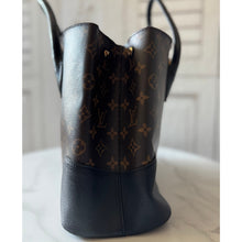 Load image into Gallery viewer, Louis Vuitton Flandrin Tote
