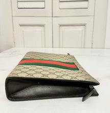 Load image into Gallery viewer, PRELOVED Gucci Supreme Monogram Selleria Cosmetic Case
