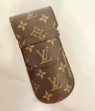 Load image into Gallery viewer, PRELOVED Louis Vuitton Monogram Etui a Lunettes Rabat Sunnies/ Eyeglass Case
