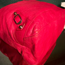 Load image into Gallery viewer, Balenciaga Day Hobo Agneau Classic Hardware Rose Thulian
