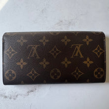 Load image into Gallery viewer, ✨💎Two Piece Thursday Bundle💎✨Louis Vuitton Monogram Looping GM and Sarah Wallet
