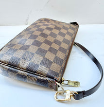 Load image into Gallery viewer, PRELOVED Louis Vuitton Pochette Accessories Damier Ebene
