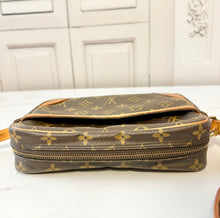 Load image into Gallery viewer, PRELOVED Louis Vuitton Trocadero 24
