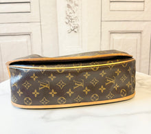 Load image into Gallery viewer, PRELOVED Louis Vuitton Monogram Menilmontant MM
