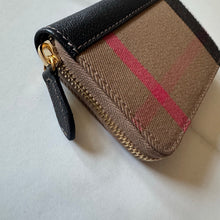 Load image into Gallery viewer, BRAND NEW Burberry Cason Bumbag and Wallet Bundle
