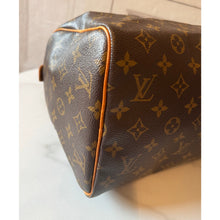 Load image into Gallery viewer, Louis Vuitton 2002 Monogram Speedy 30
