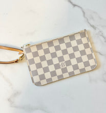 Load image into Gallery viewer, PRELOVED Louis Vuitton Damier Azur Neverfull Pochette PM
