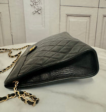 Load image into Gallery viewer, PRELOVED Chanel Vintage Lambskin Quilted Clutch
