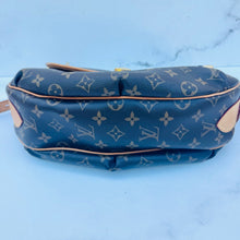 Load image into Gallery viewer, Louis Vuitton Monogram Tulum GM
