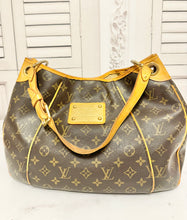 Load image into Gallery viewer, PRELOVED Louis Vuitton Monogram Galliera PM
