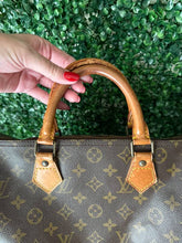 Load image into Gallery viewer, Louis Vuitton Monogram Speedy 30
