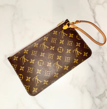 Load image into Gallery viewer, PRELOVED Louis Vuitton Monogram Rose Ballerine Neverfull Pochette
