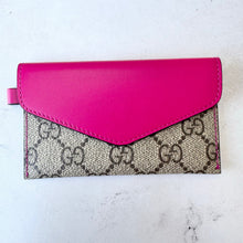 Load image into Gallery viewer, Brand New Gucci Supreme Canvas Card Holder
